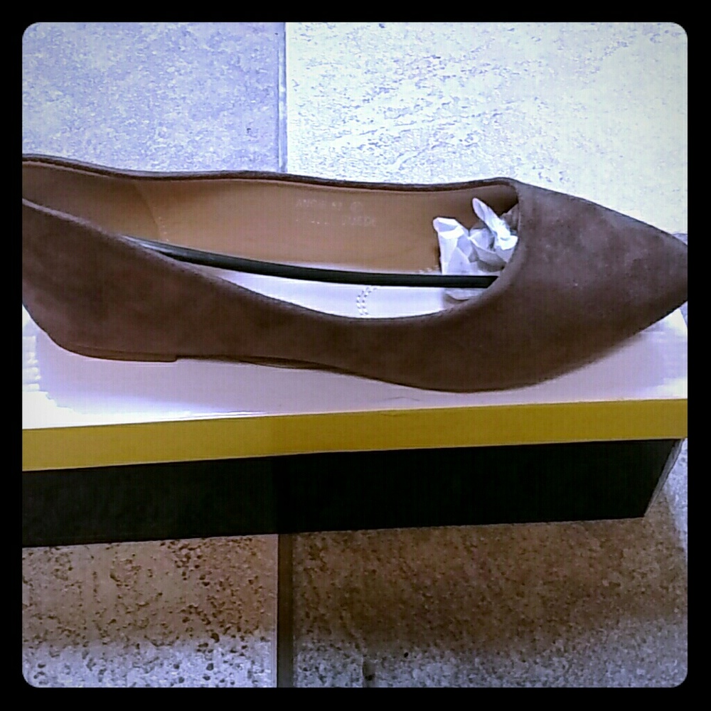 ***SOLD*** Bella Marie Pointy Toe Flats